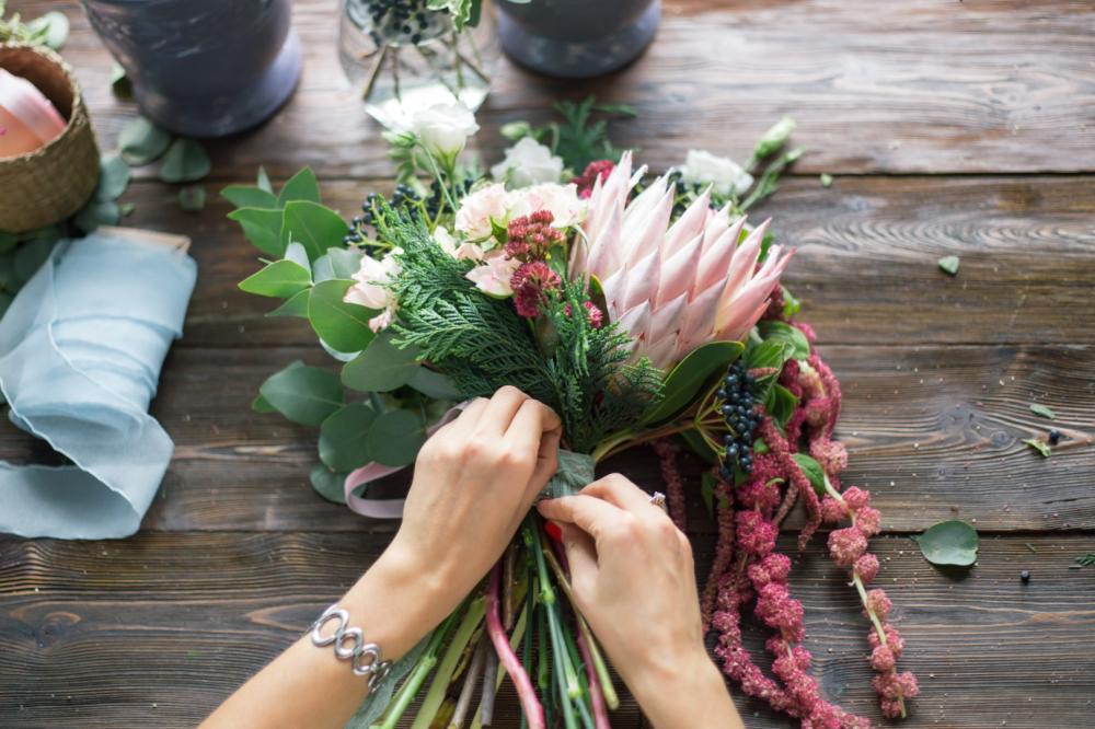 composition de bouquet fleuriste