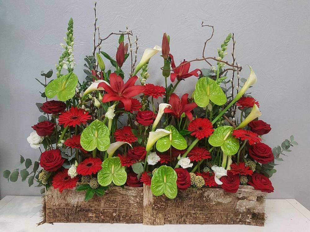 composition fleurs rouges