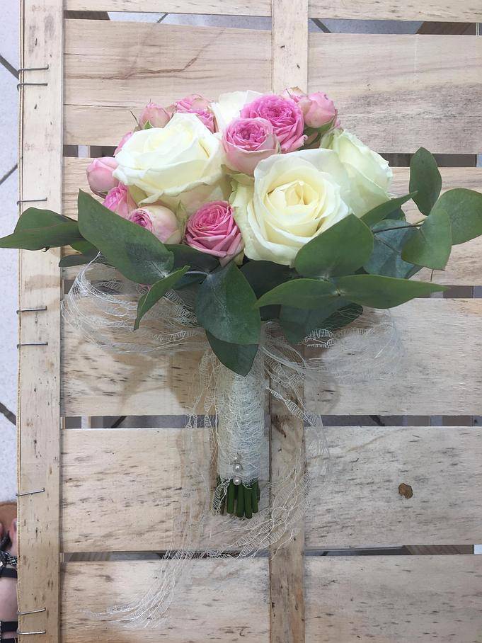 création de bouquets rose et blanc